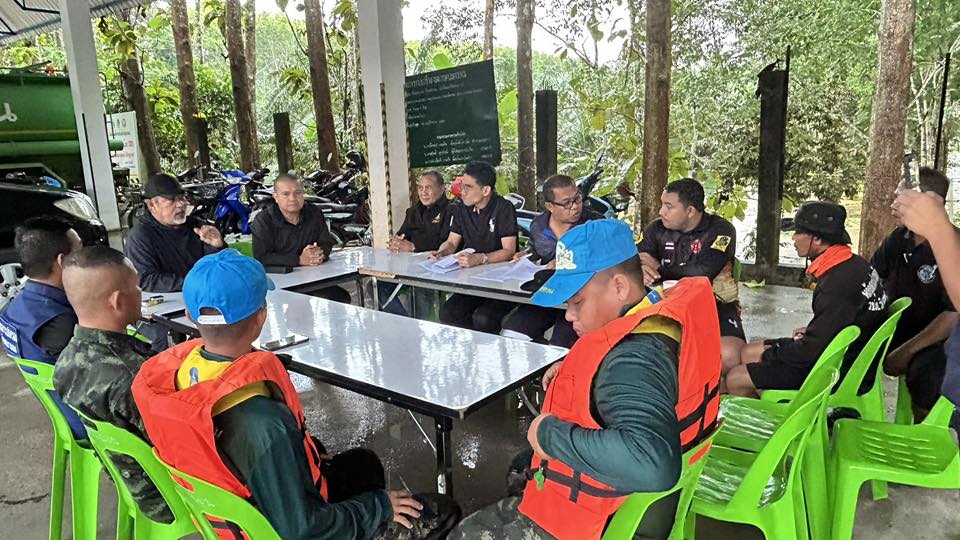 ร่วมประชุมหารือสถานณ์การอุทกภัย(เกิดฝนตกหนักอย่างต่อเนื่อง)  ณ องค์การบริหารส่วนตำบลนาบอน